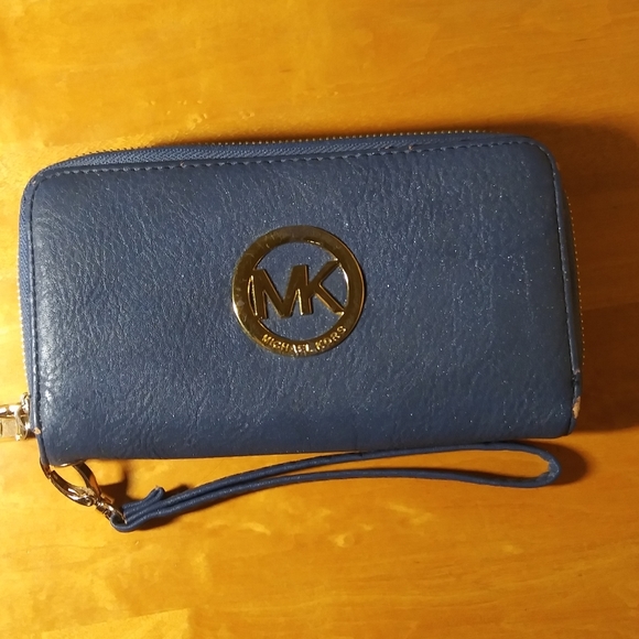 Michael Kors Spacious Blue Wallet - Picture 1 of 6